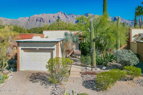 Photo of 2561 E Cerrada Adelita, Tucson, AZ 85718 (MLS # 22607986)