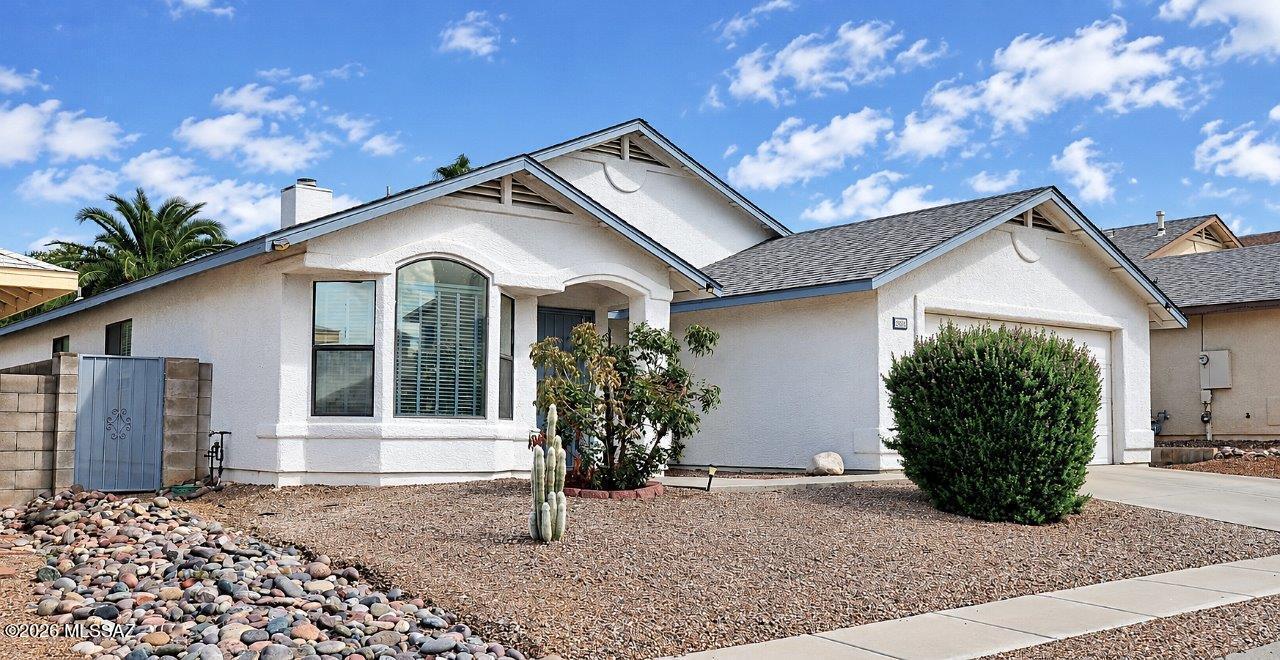 8906 N Cahill Way