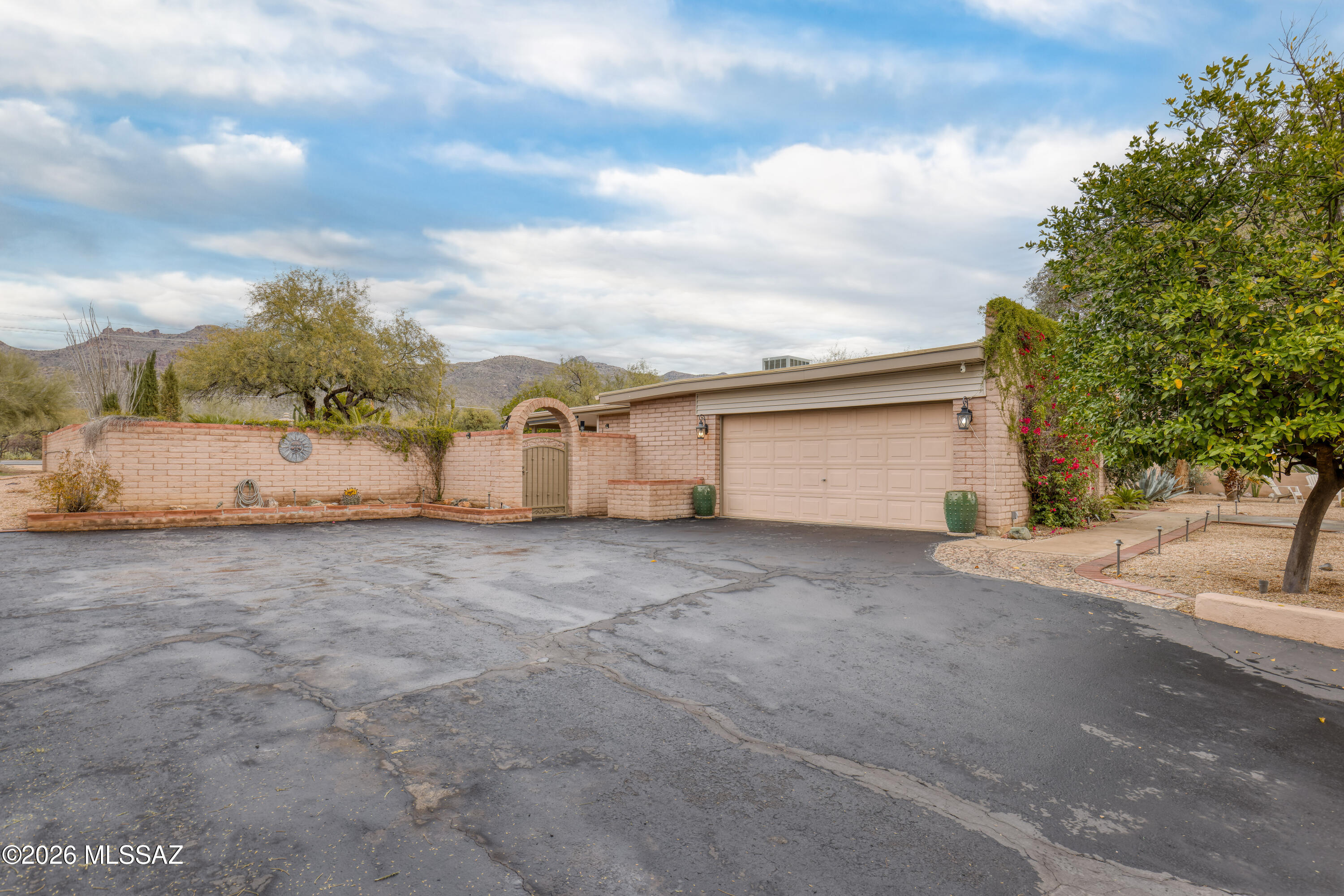 9431 E Walnut Tree Circle