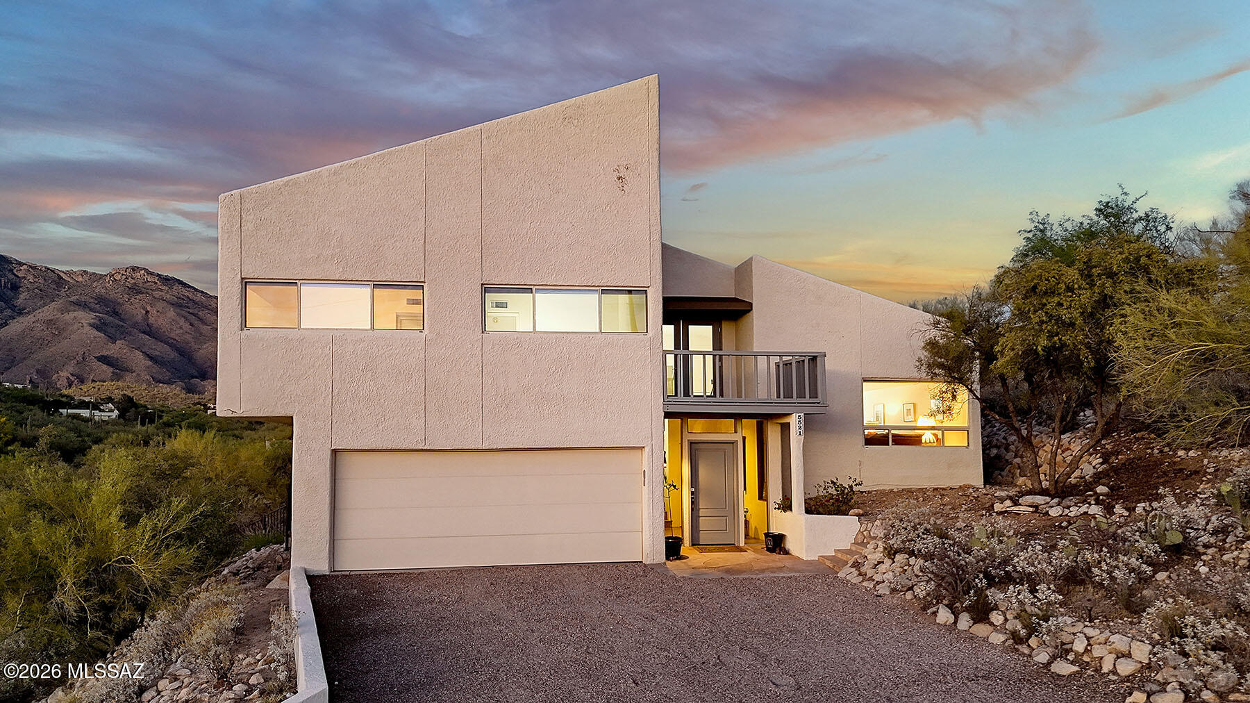 5521 N Paseo Ventoso