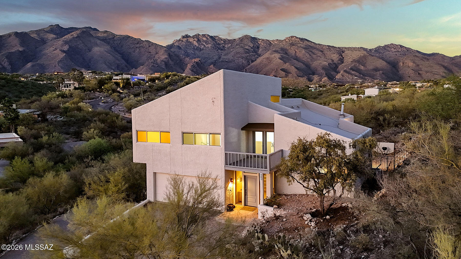 5521 N Paseo Ventoso