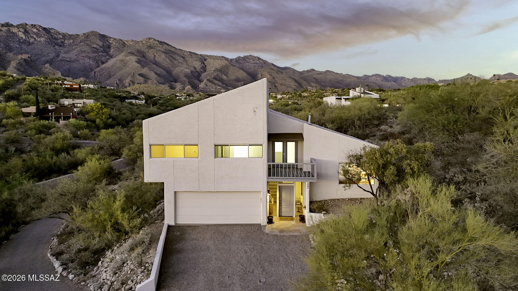 5521 N Paseo Ventoso