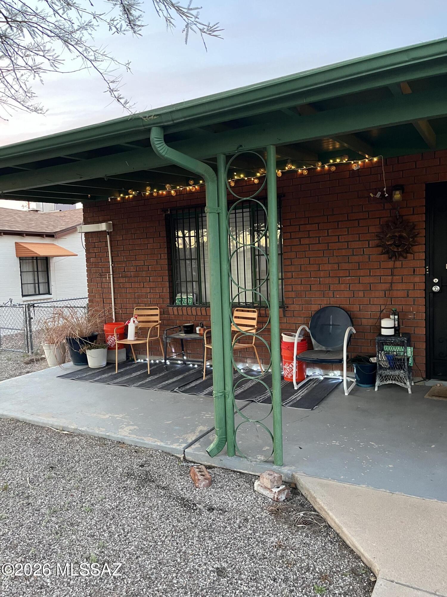 2717 E Eastland Street