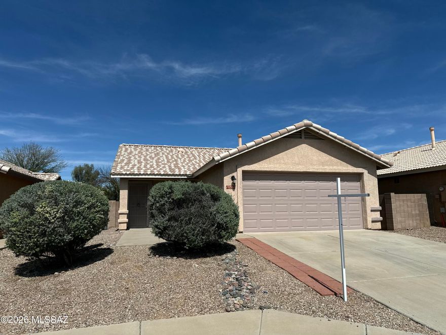 This Lovely home has been completely remodeled with new appliances, flooring, bathrooms and cabinets , Perfect for a new family in Fantastic Vail school district. With 3 bedrooms and 2 baths, established good sized nice yard and soon to be close to the new Costco and all other amenities this great area has to offer. Close enough to interstate but so quiet and peaceful.
This is also the perfect Arizona home for you snowbirds out there. Come by and see during our open houses or simply call for private showing...