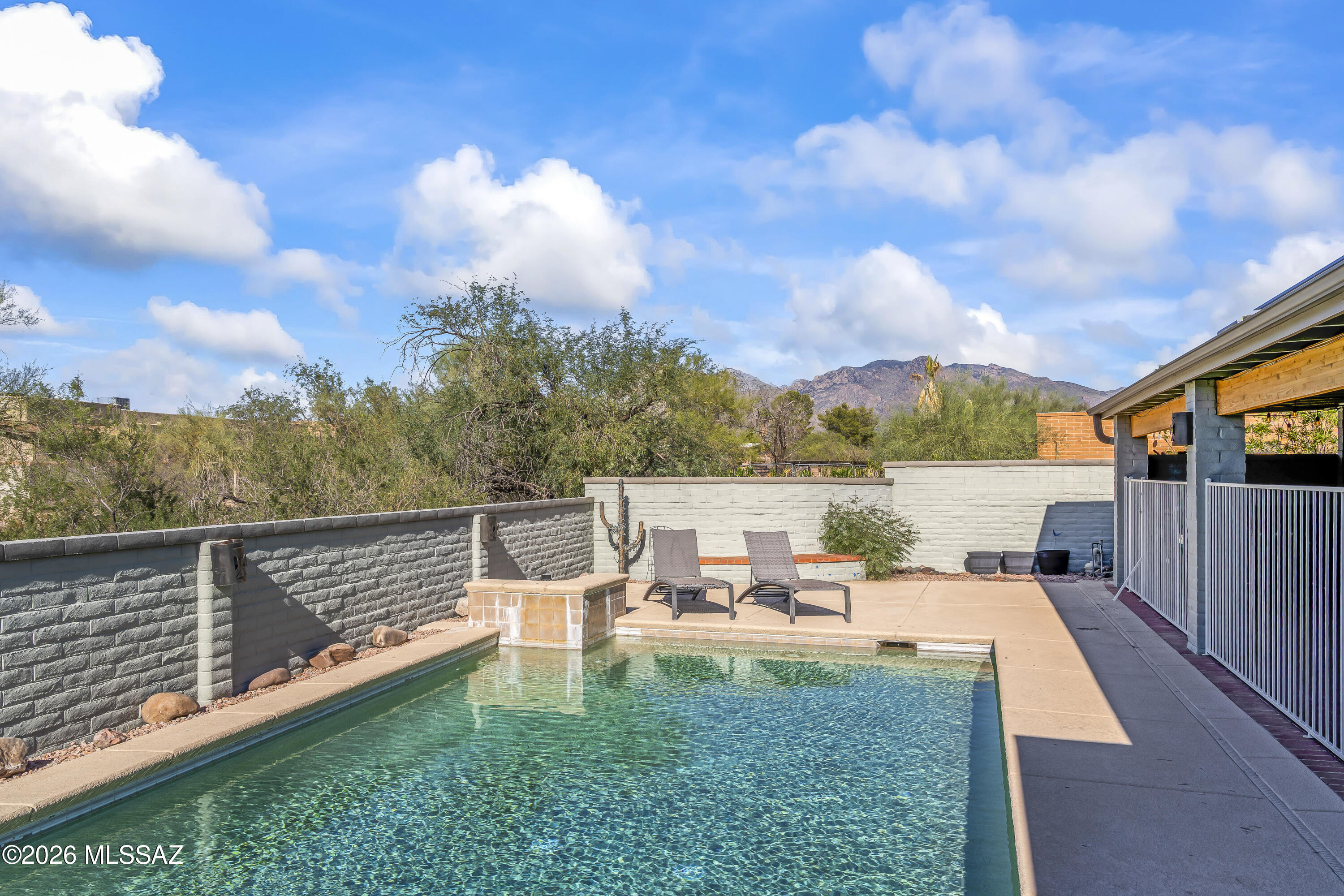 1932 W Harran Circle