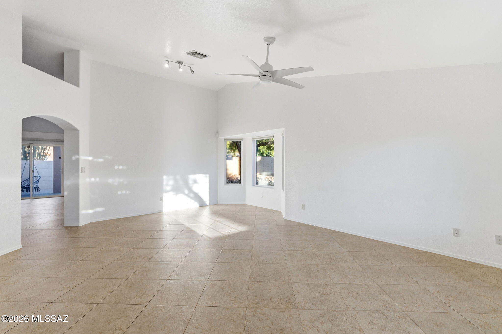 9960 N Roxbury Drive