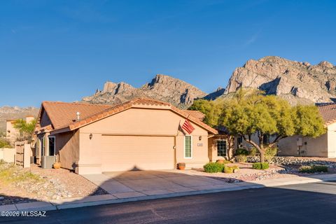 Photo of 9960 N Roxbury Drive, Oro Valley, AZ 85737 (MLS # 22607279)