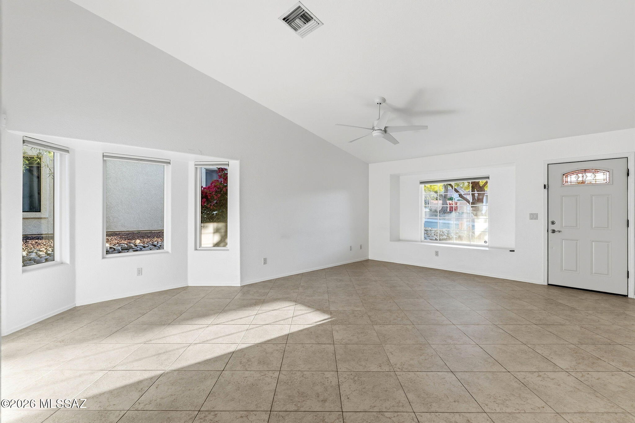 9960 N Roxbury Drive