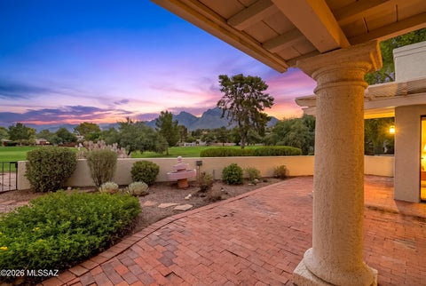 Photo of 9816 N Calle Loma Linda, Oro Valley, AZ 85737 (MLS # 22619869)
