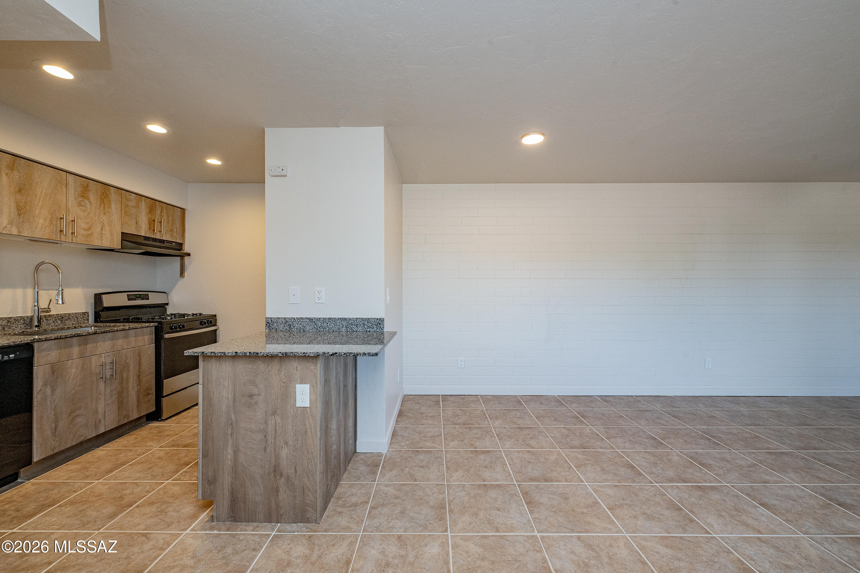 Royal Alvernon Condos. - Residential