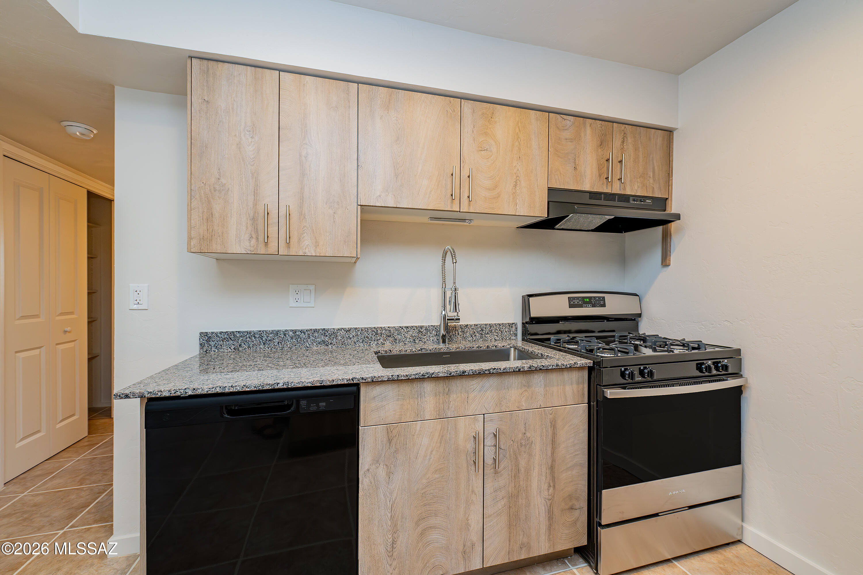 Royal Alvernon Condos. - Residential