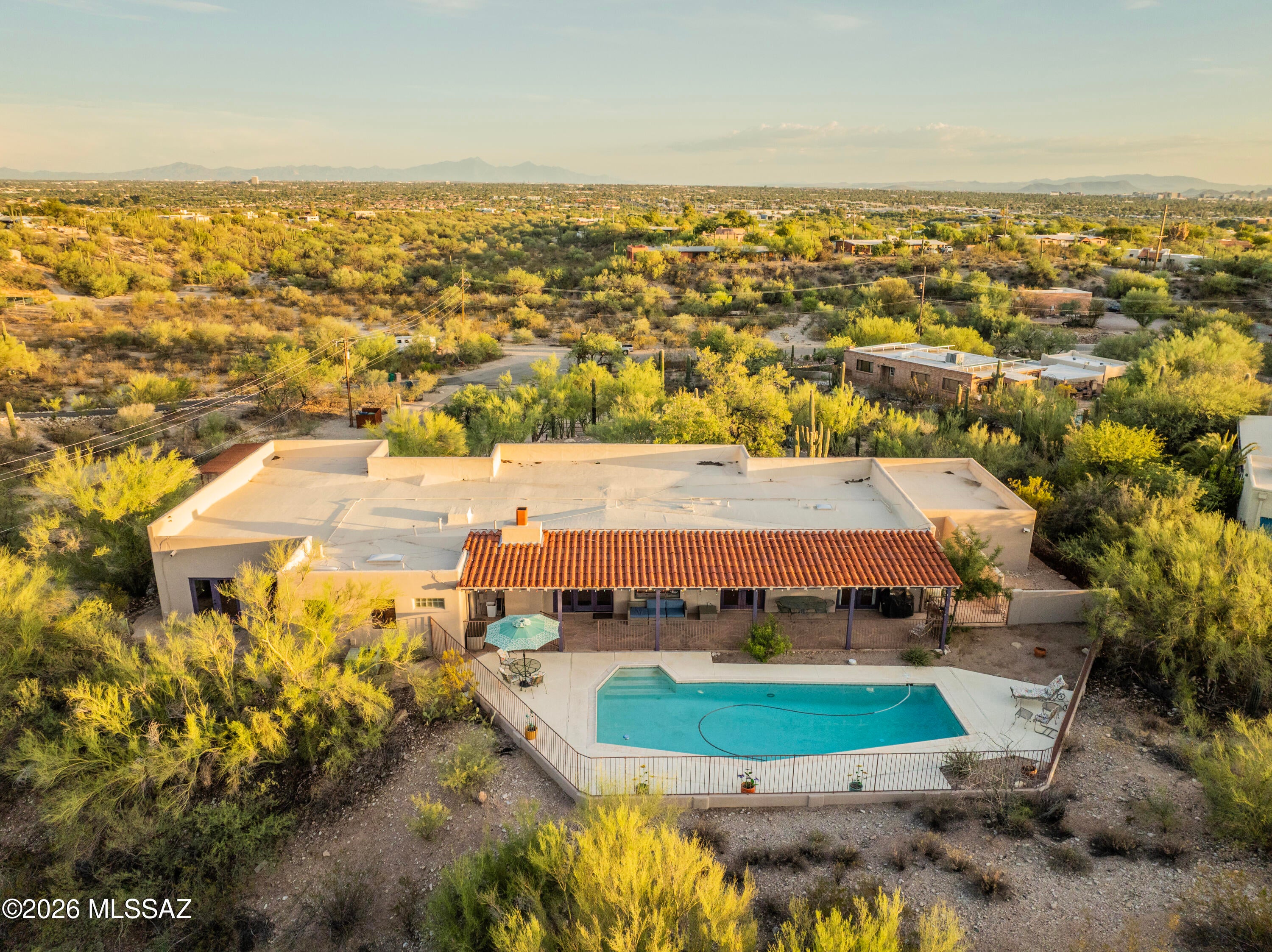 4015 E Camino Llanoso