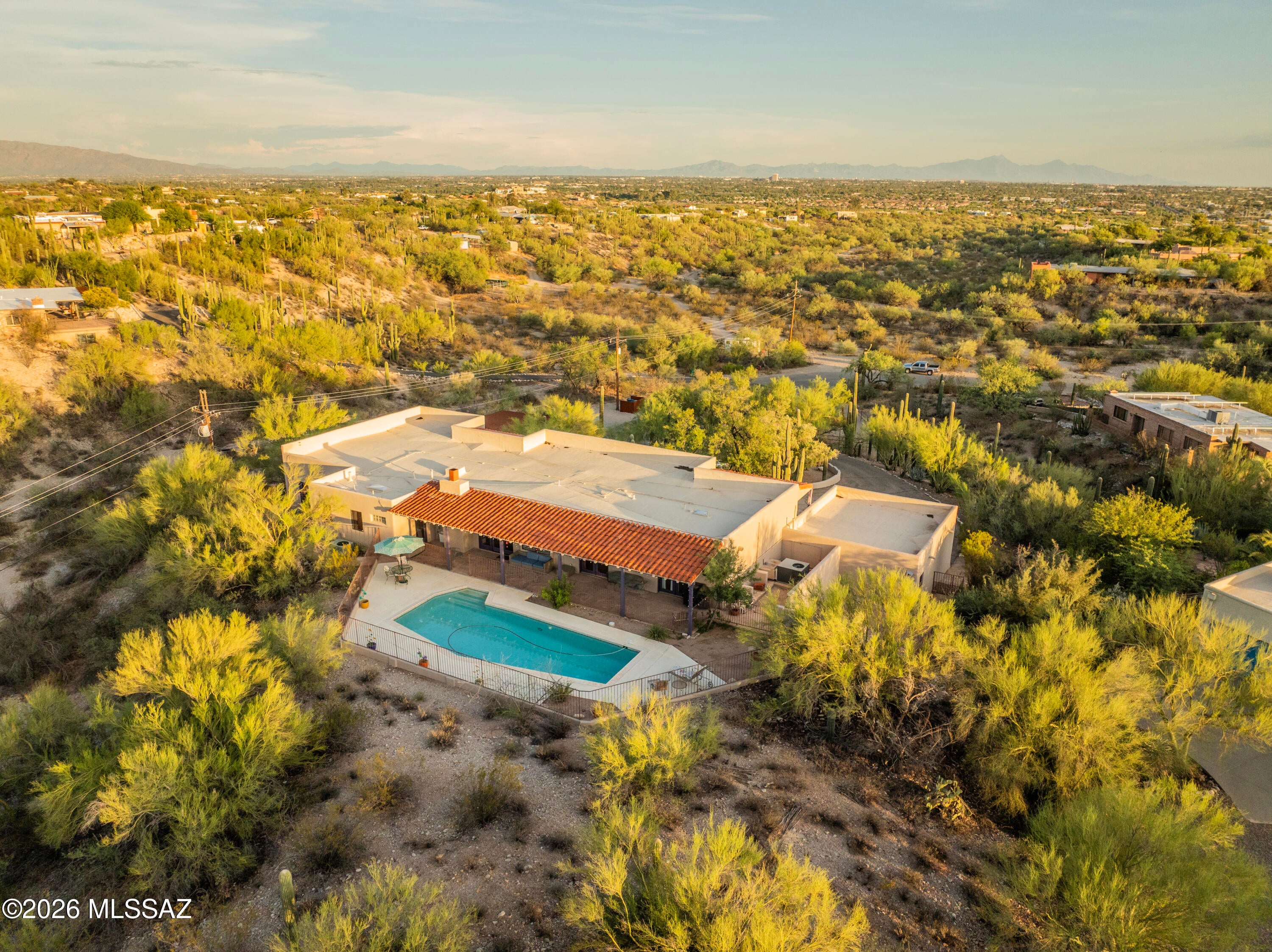 4015 E Camino Llanoso