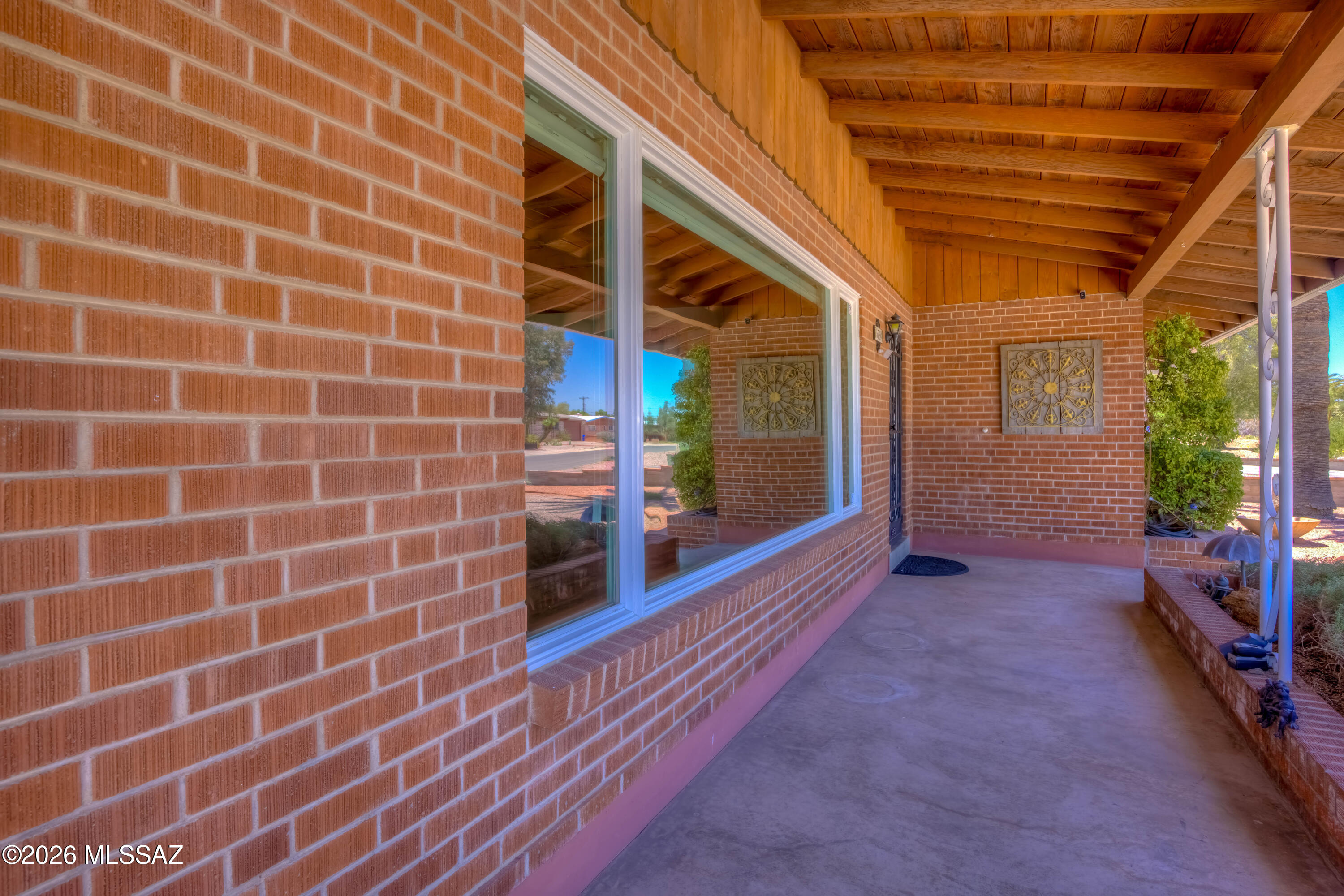 5738 E 7th Street