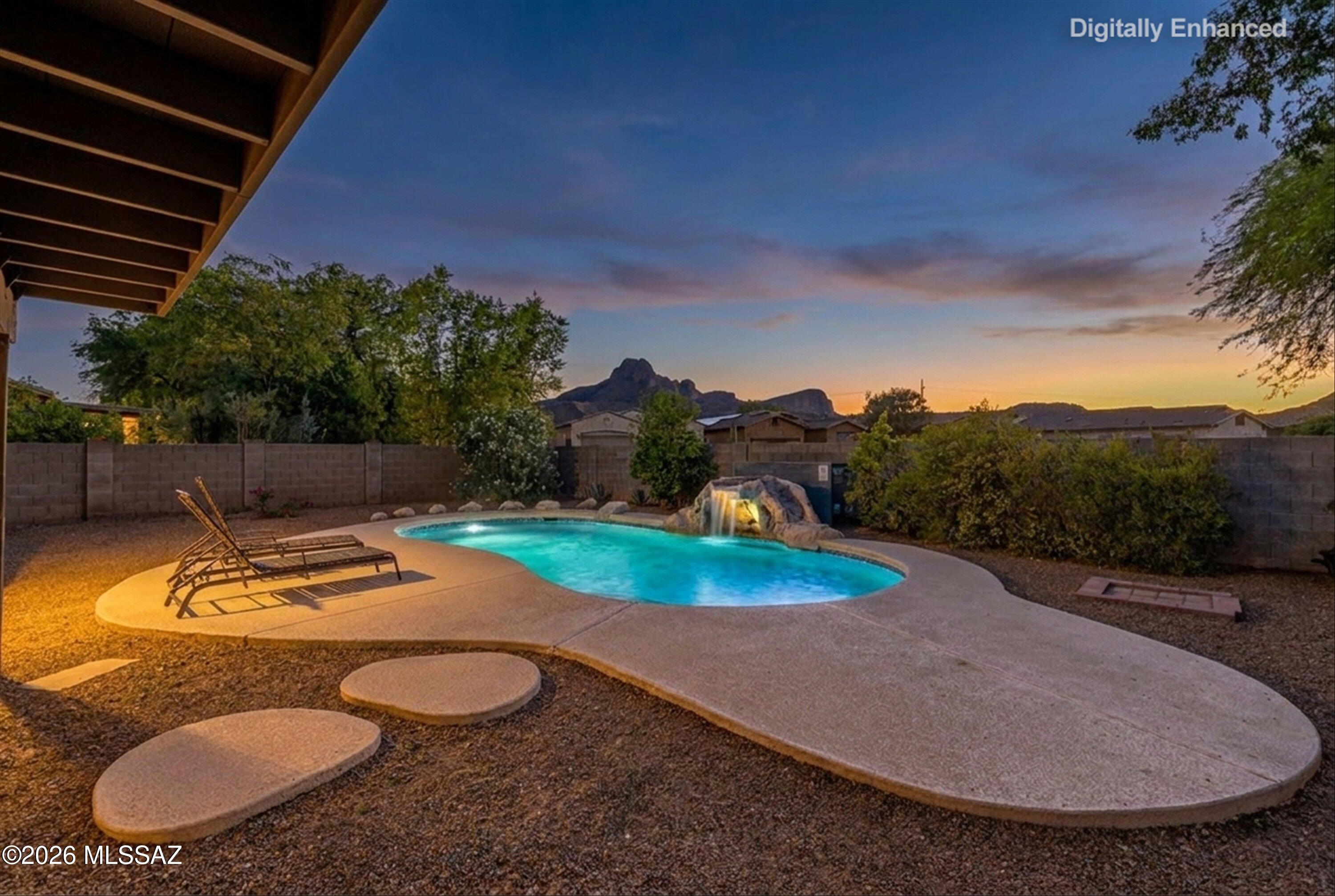 8667 N Golden Moon Way
