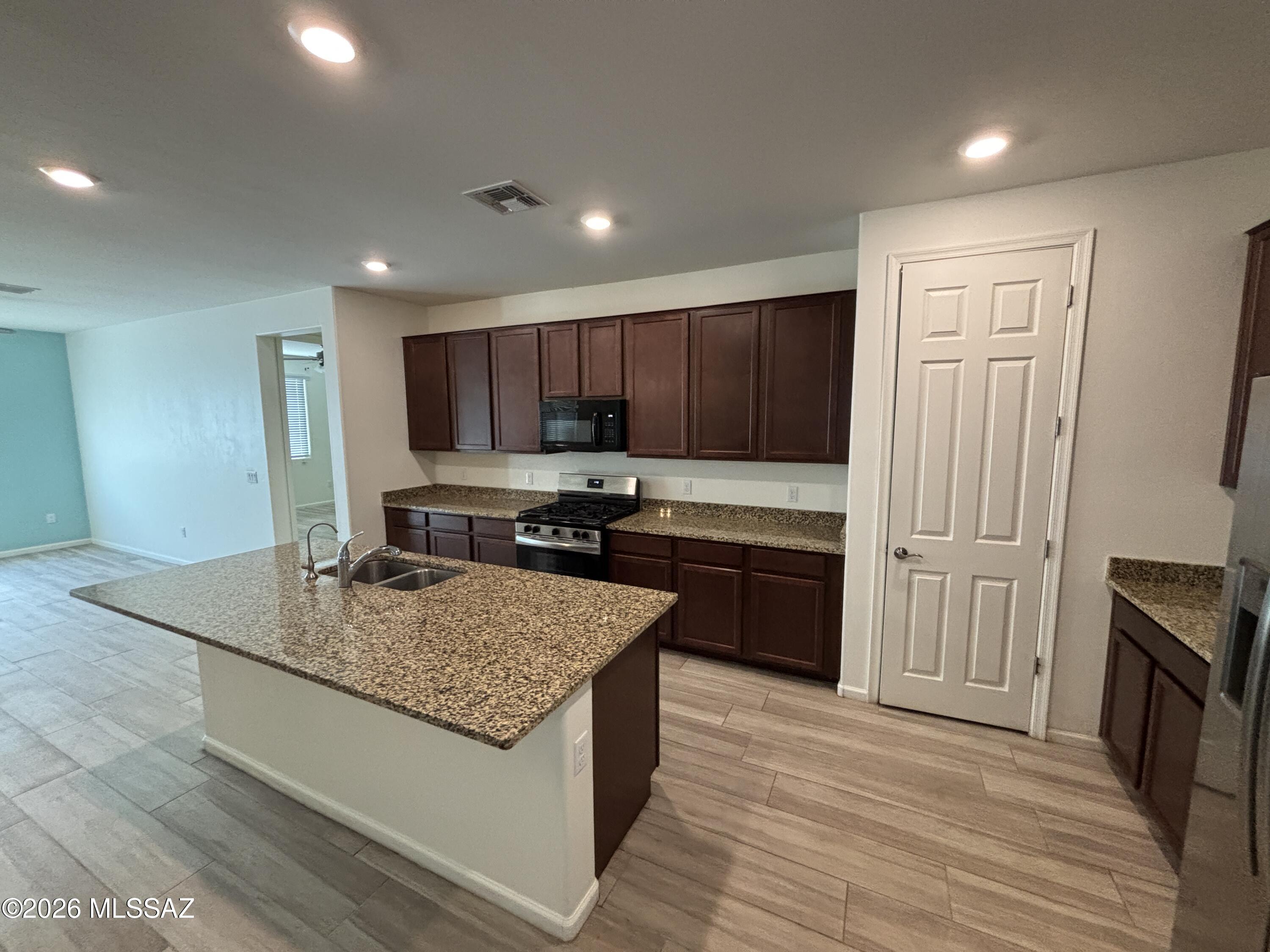 La Estancia De Tucson (1-330) - Residential Lease