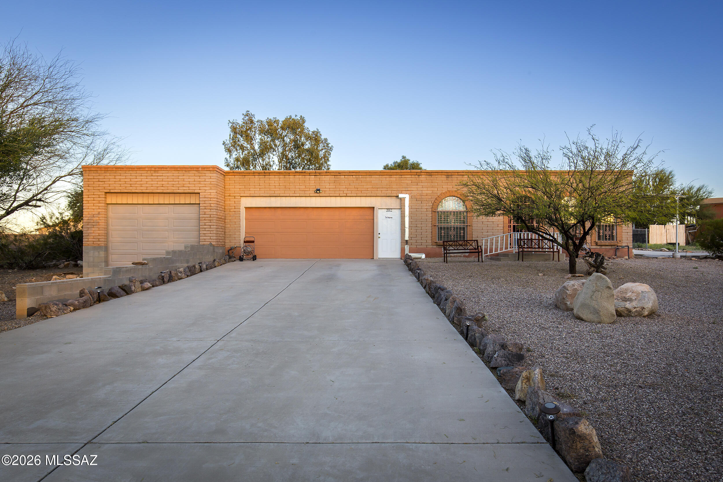 2012 N Horseshoe Trail