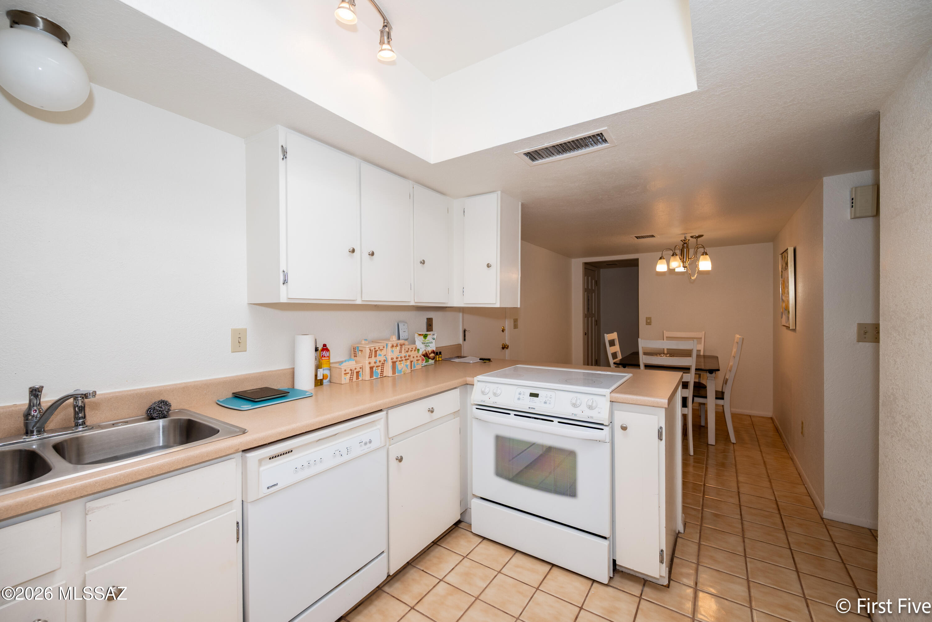 Pantano Townhomes (1-118) - Residential Lease