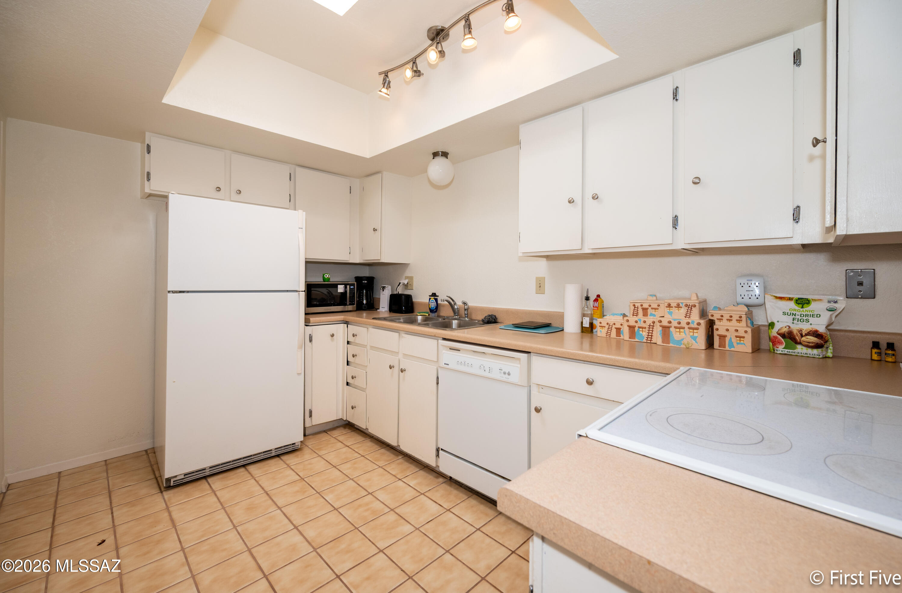 Pantano Townhomes (1-118) - Residential Lease