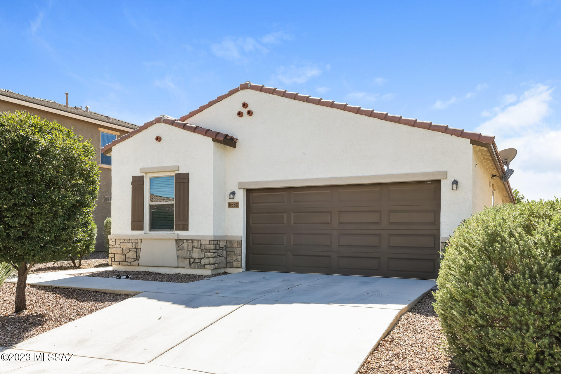 La Estancia De Tucson (1-330) - Residential Lease
