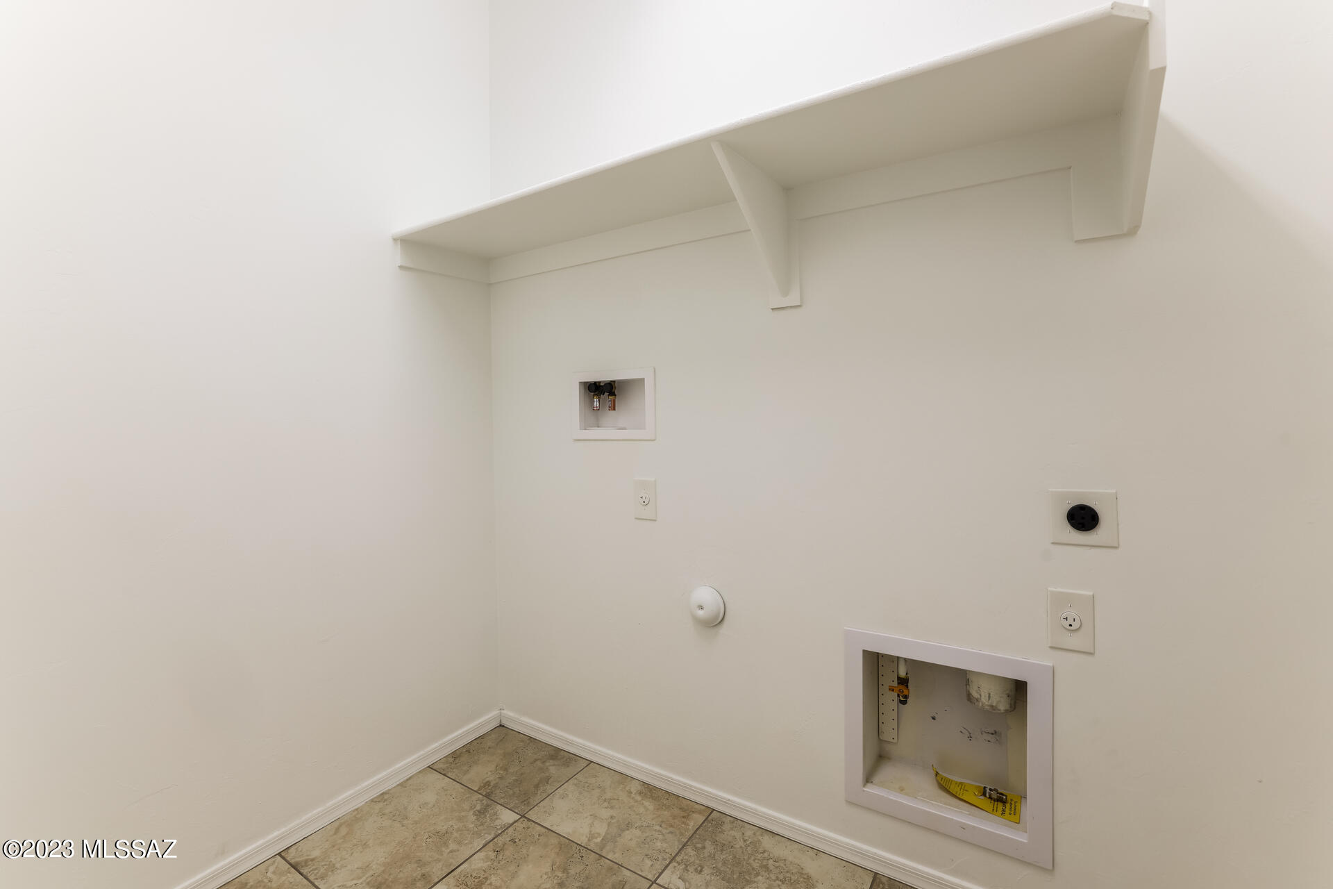 La Estancia De Tucson (1-330) - Residential Lease