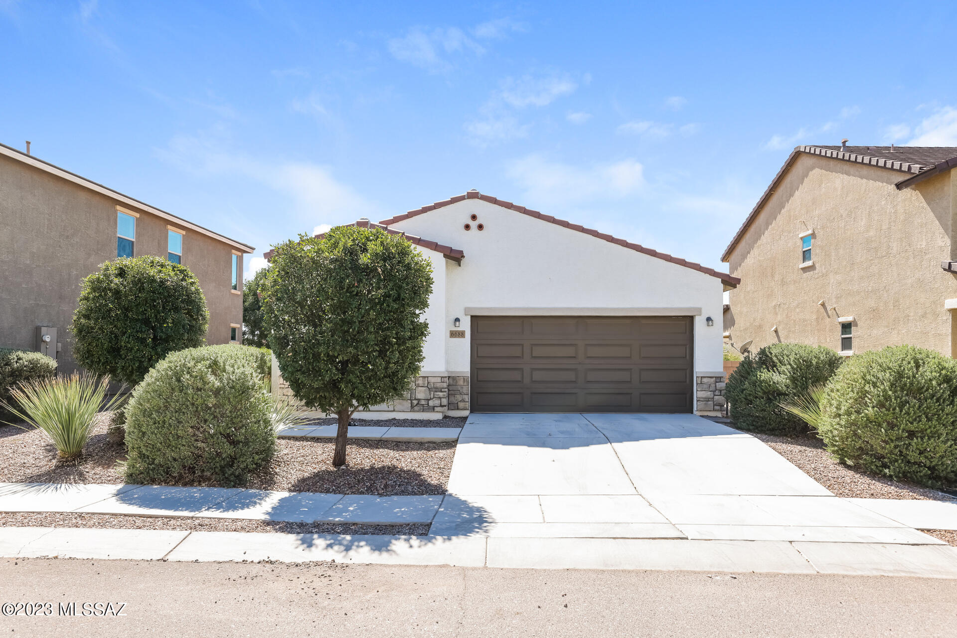 La Estancia De Tucson (1-330) - Residential Lease