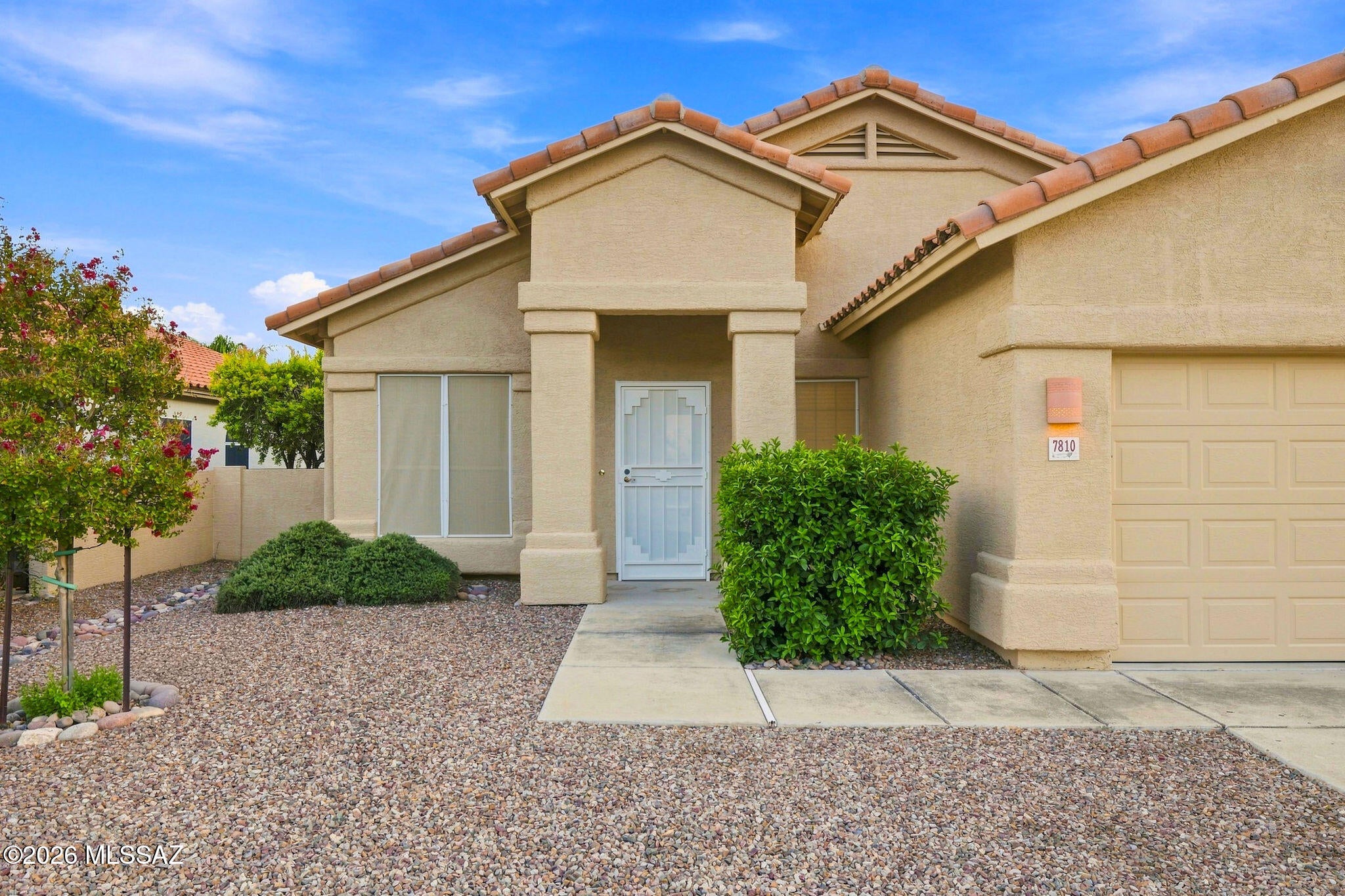 7810 E Calle Del Minique