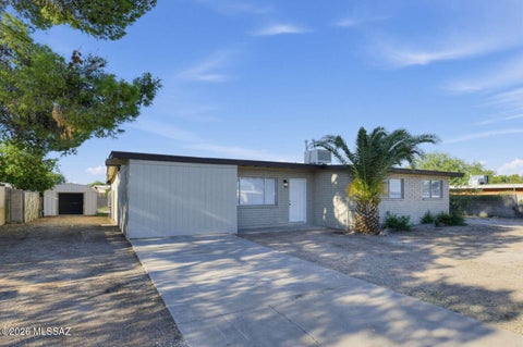 Photo of 4150 E Canada Stravenue, Tucson, AZ 85706 (MLS # 22625607)
