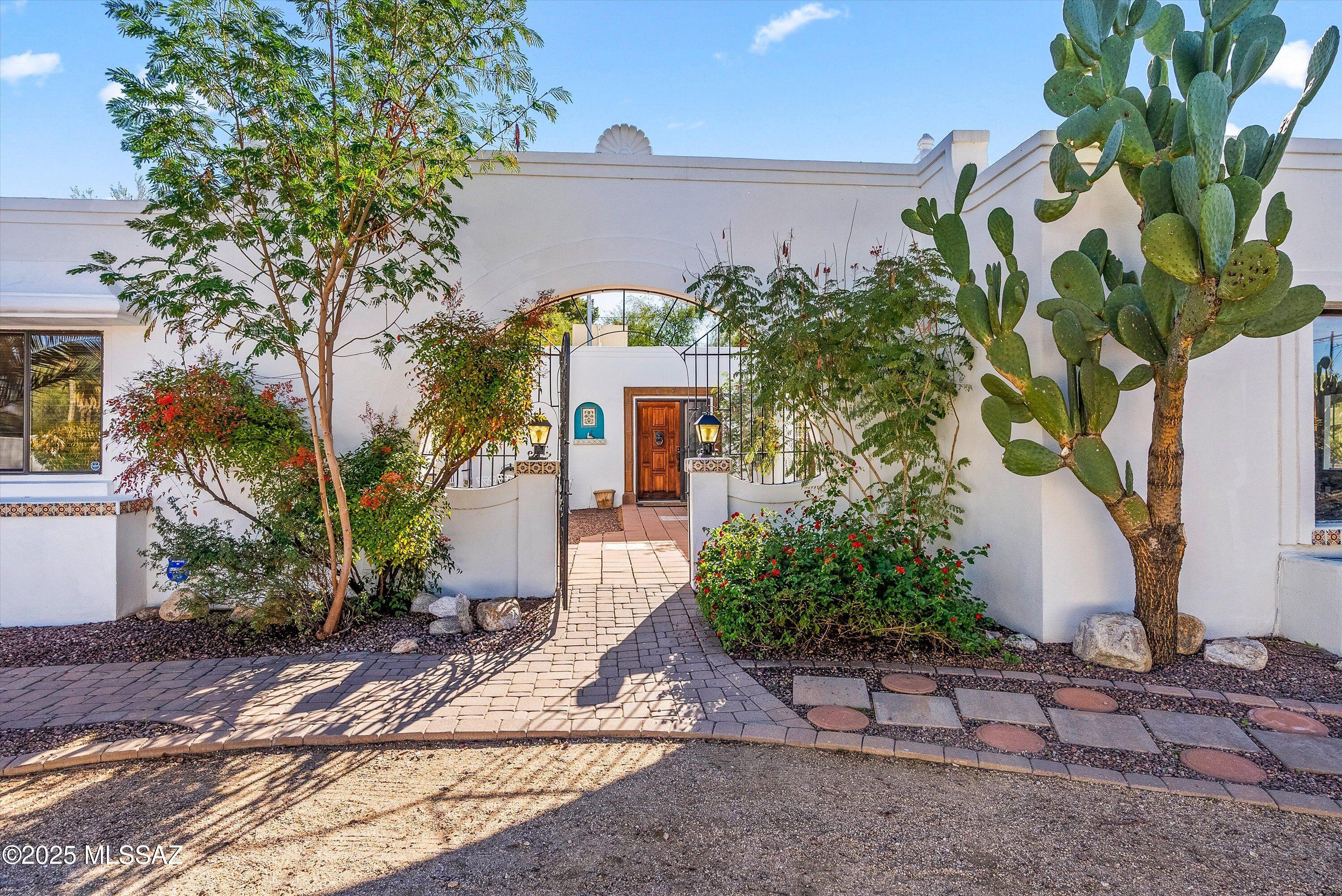 2302 E Mitchell Street