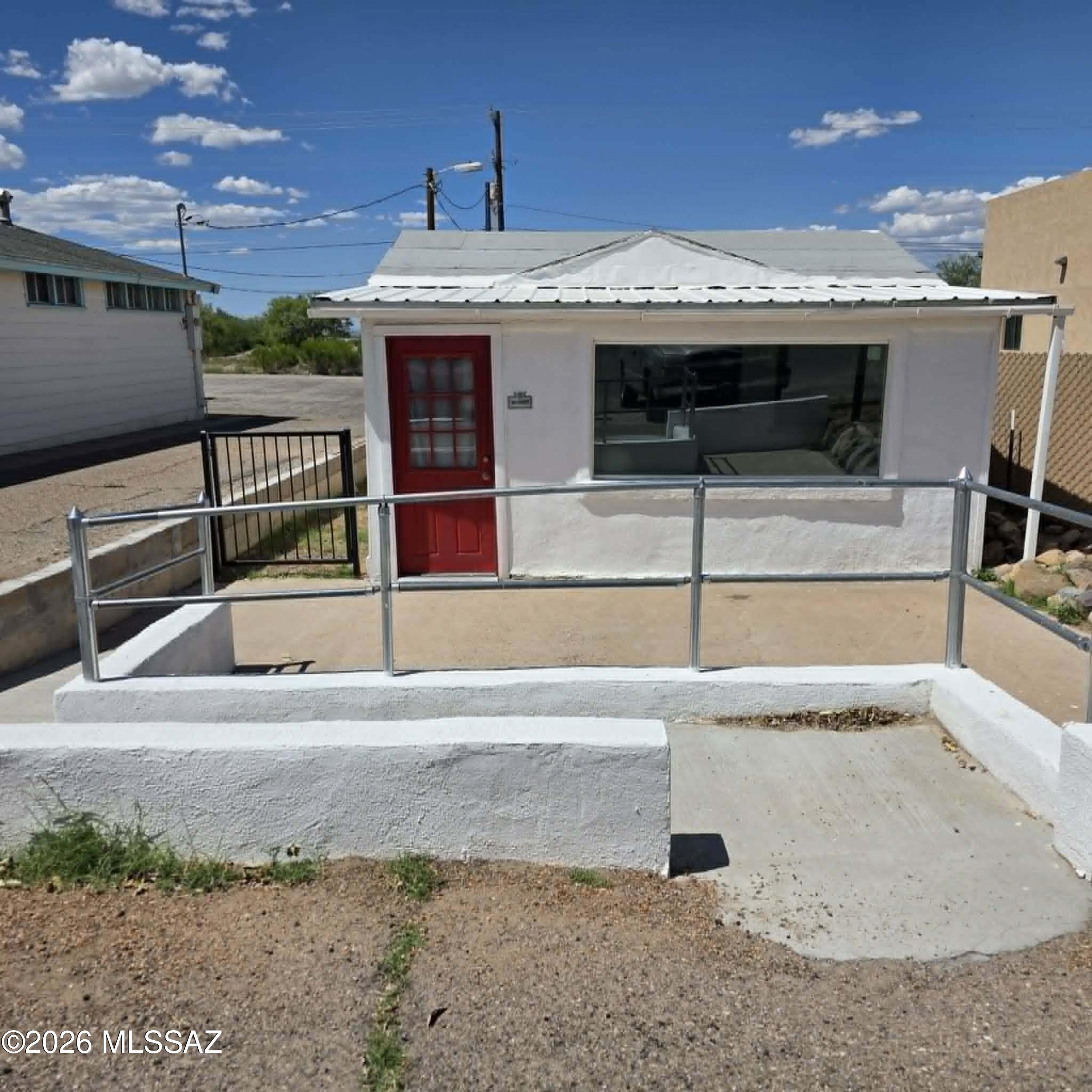 698 W 4th Street
