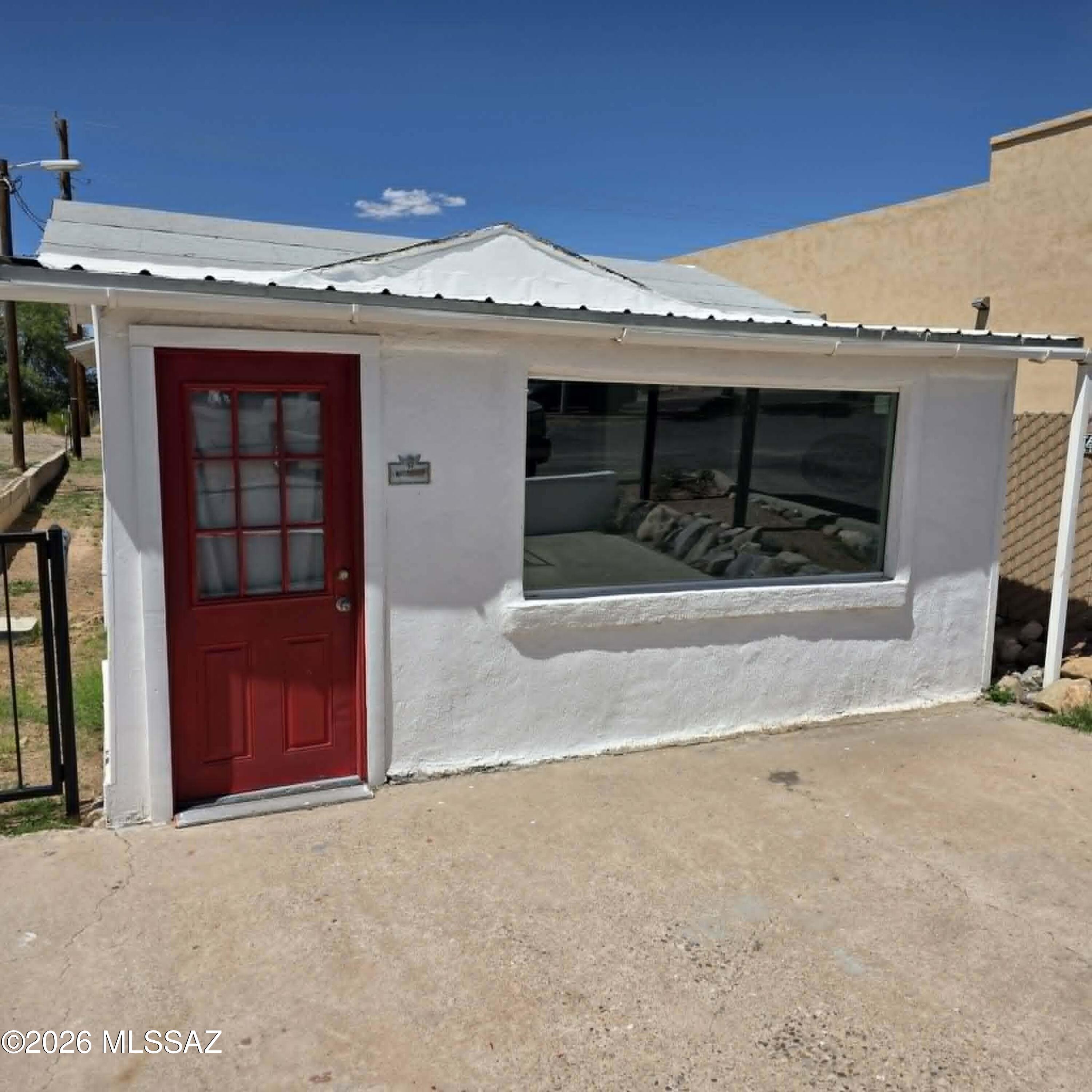 698 W 4th Street