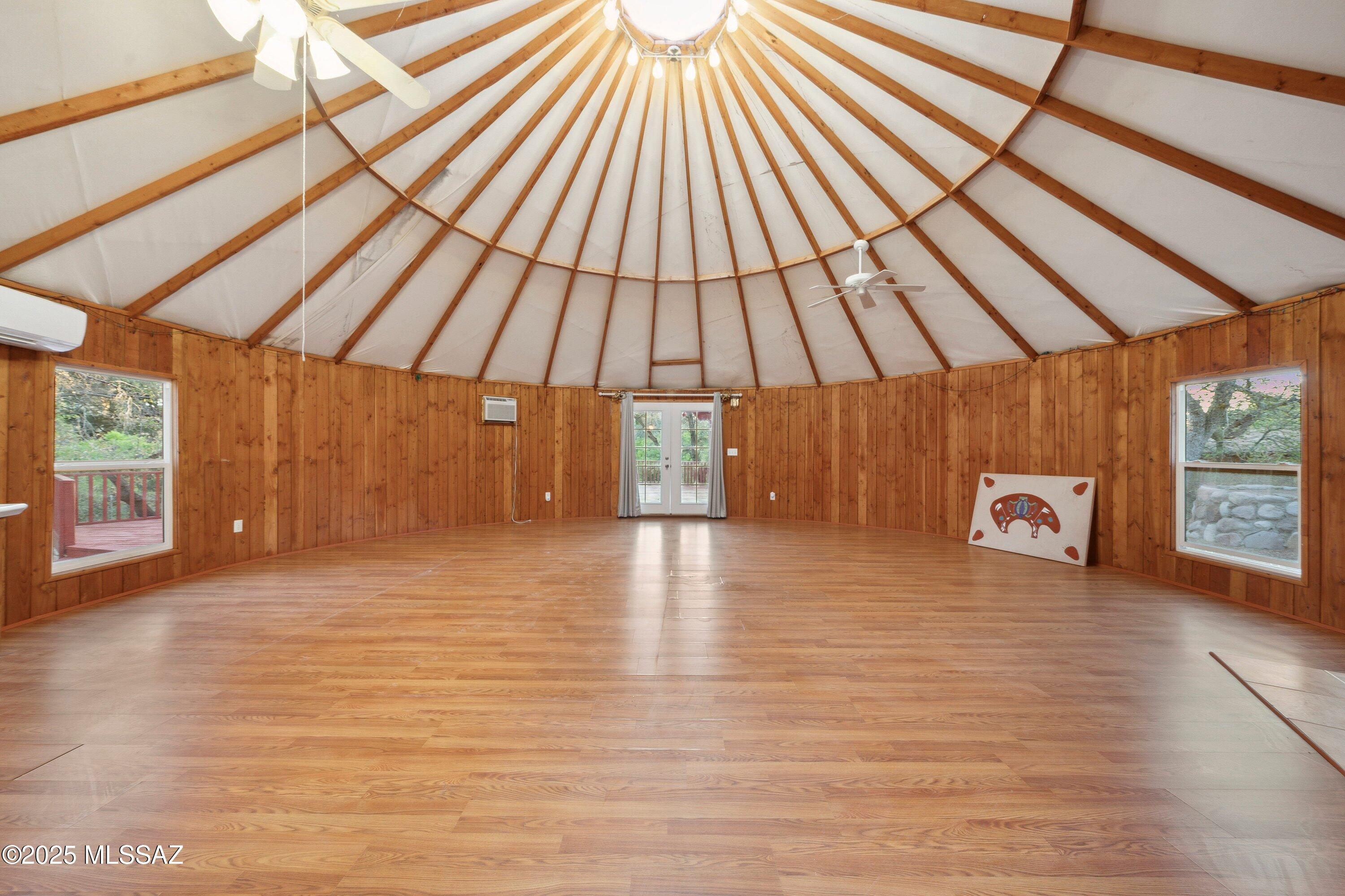 335 W Oak Hills Drive