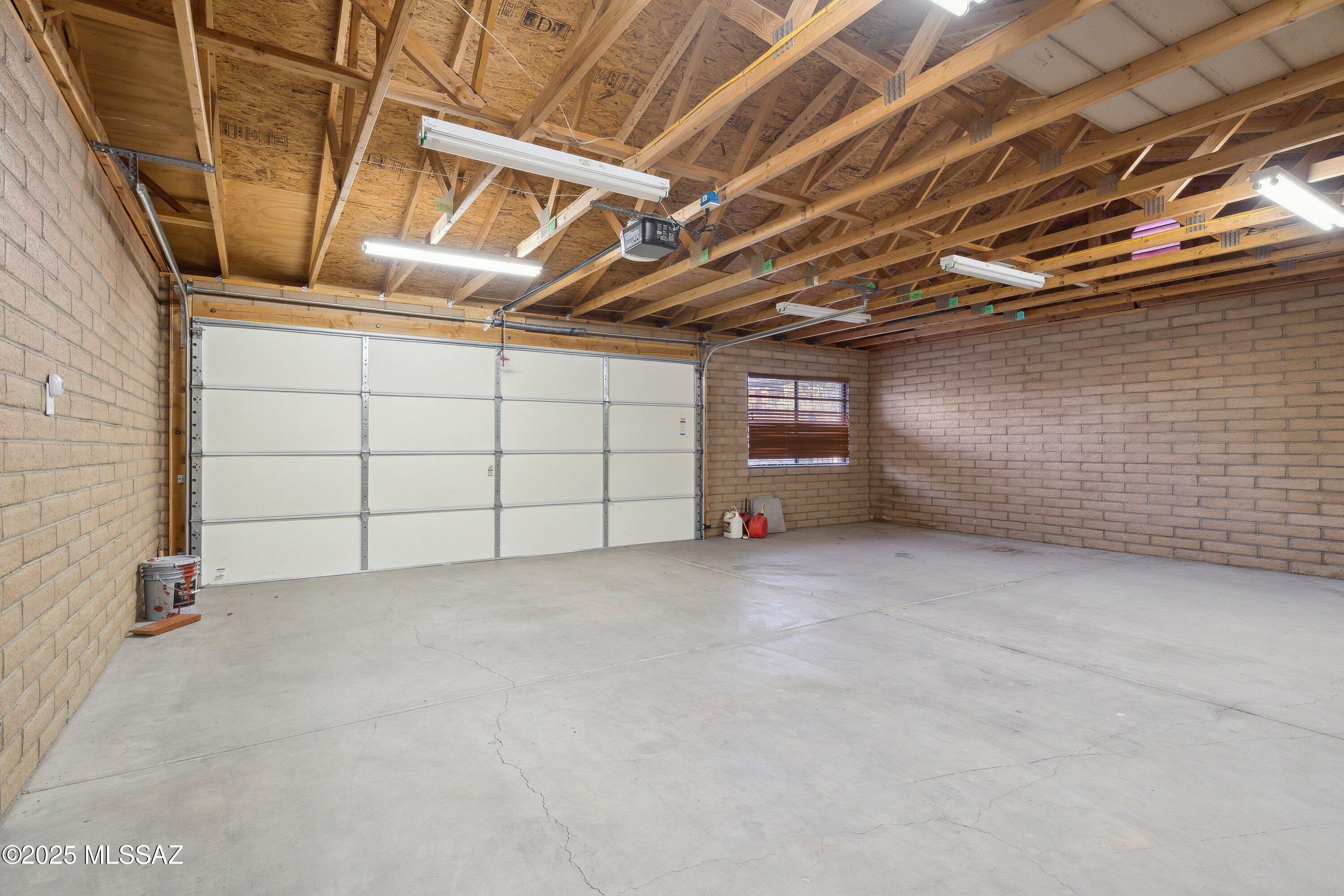 Oak Hills 01 - Residential