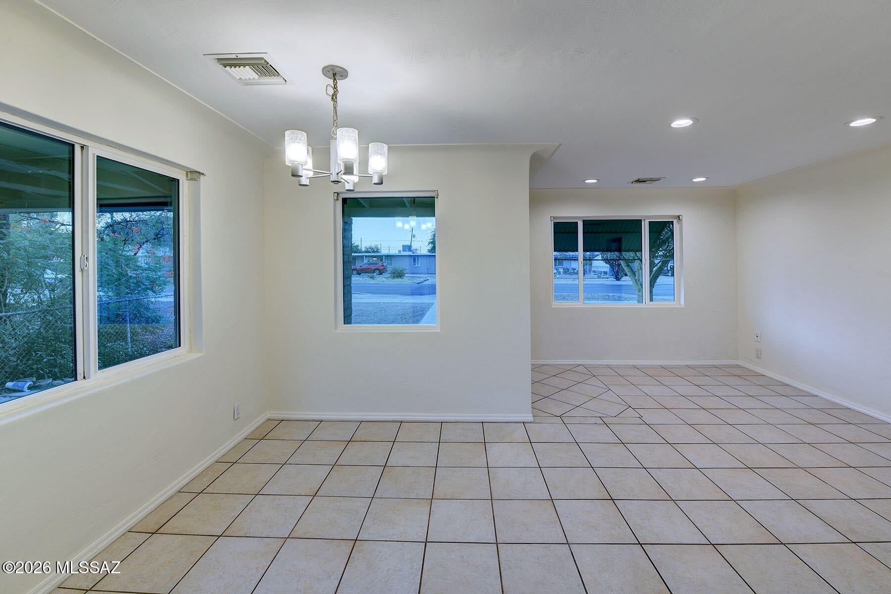 3007 E Beverly Drive
