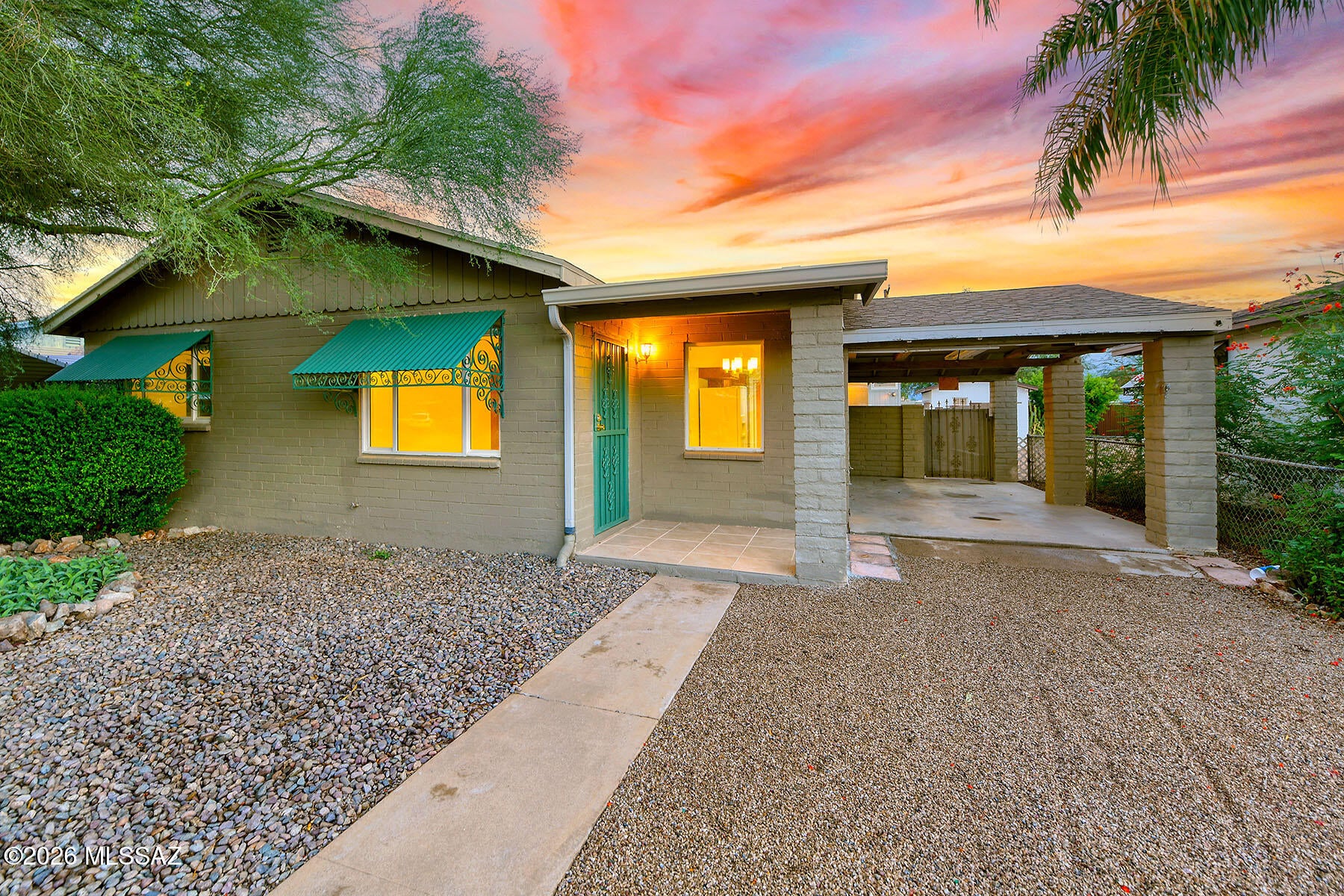3007 E Beverly Drive