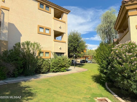Photo of 2550 E River Road #7303, Tucson, AZ 85718 (MLS # 22621878)