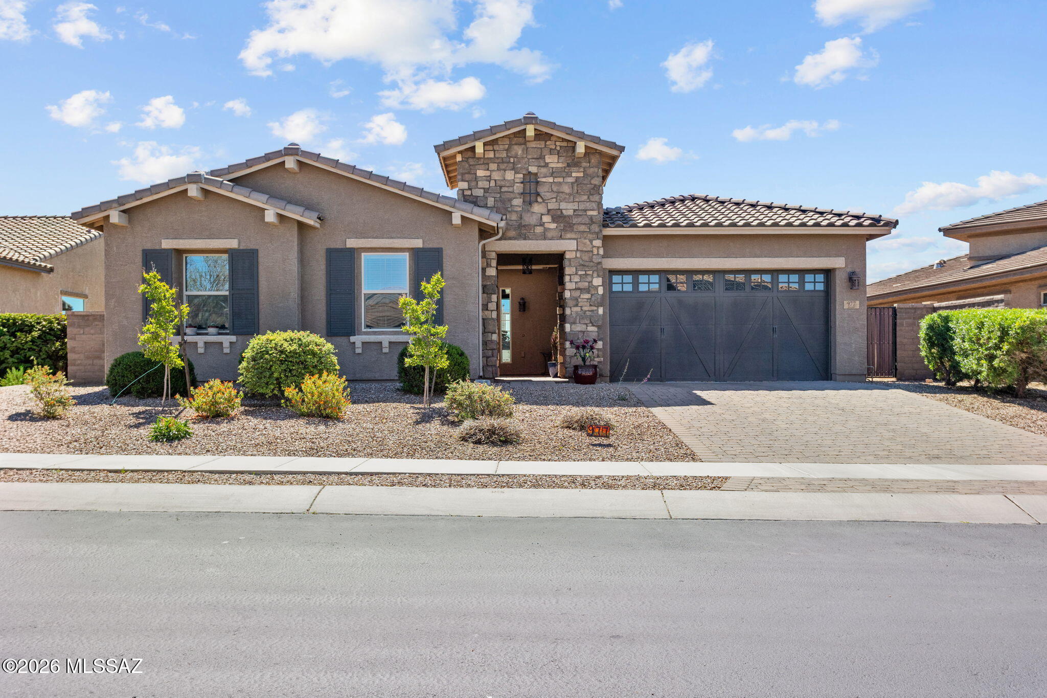 977 W Golden Barrel Court