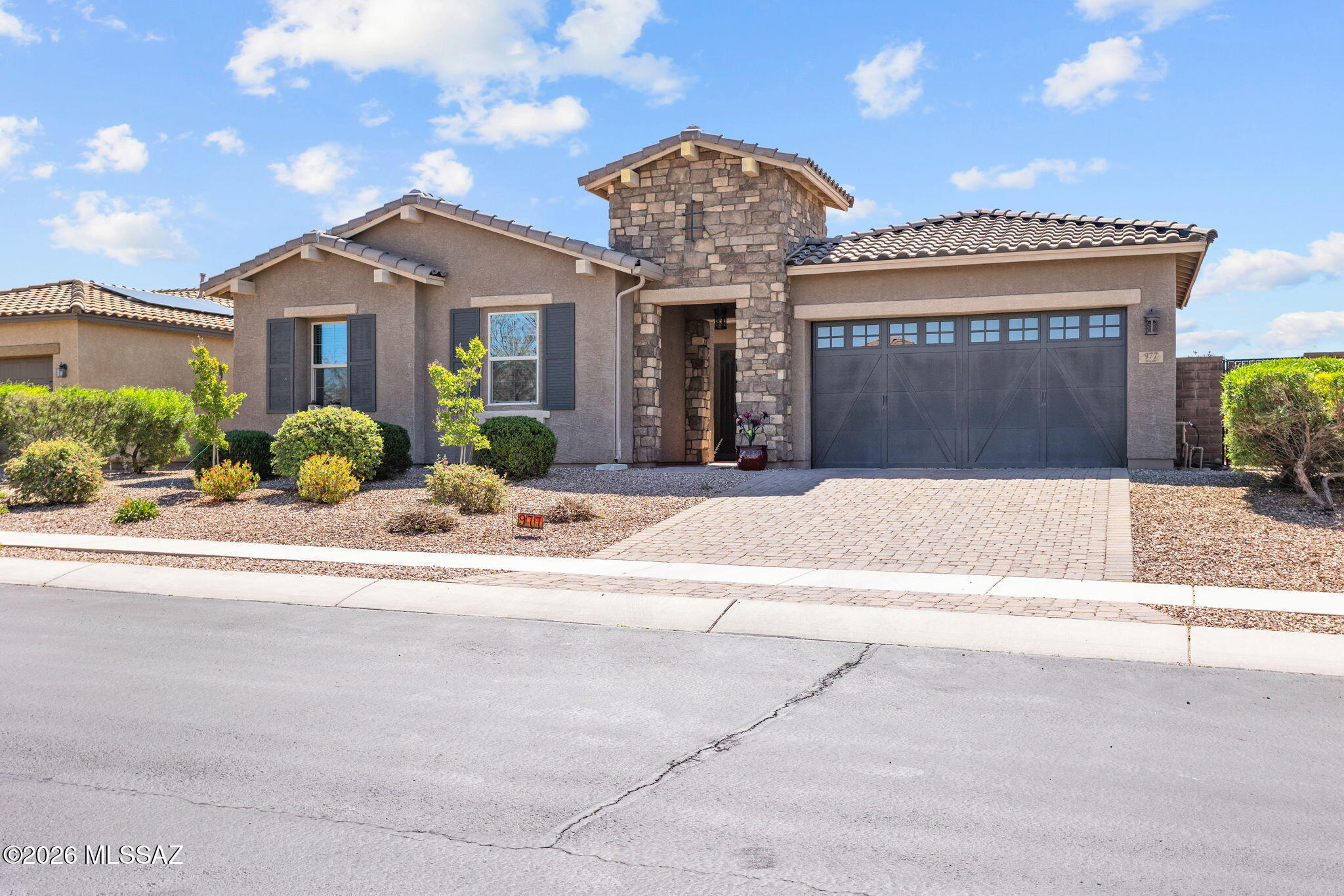 977 W Golden Barrel Court