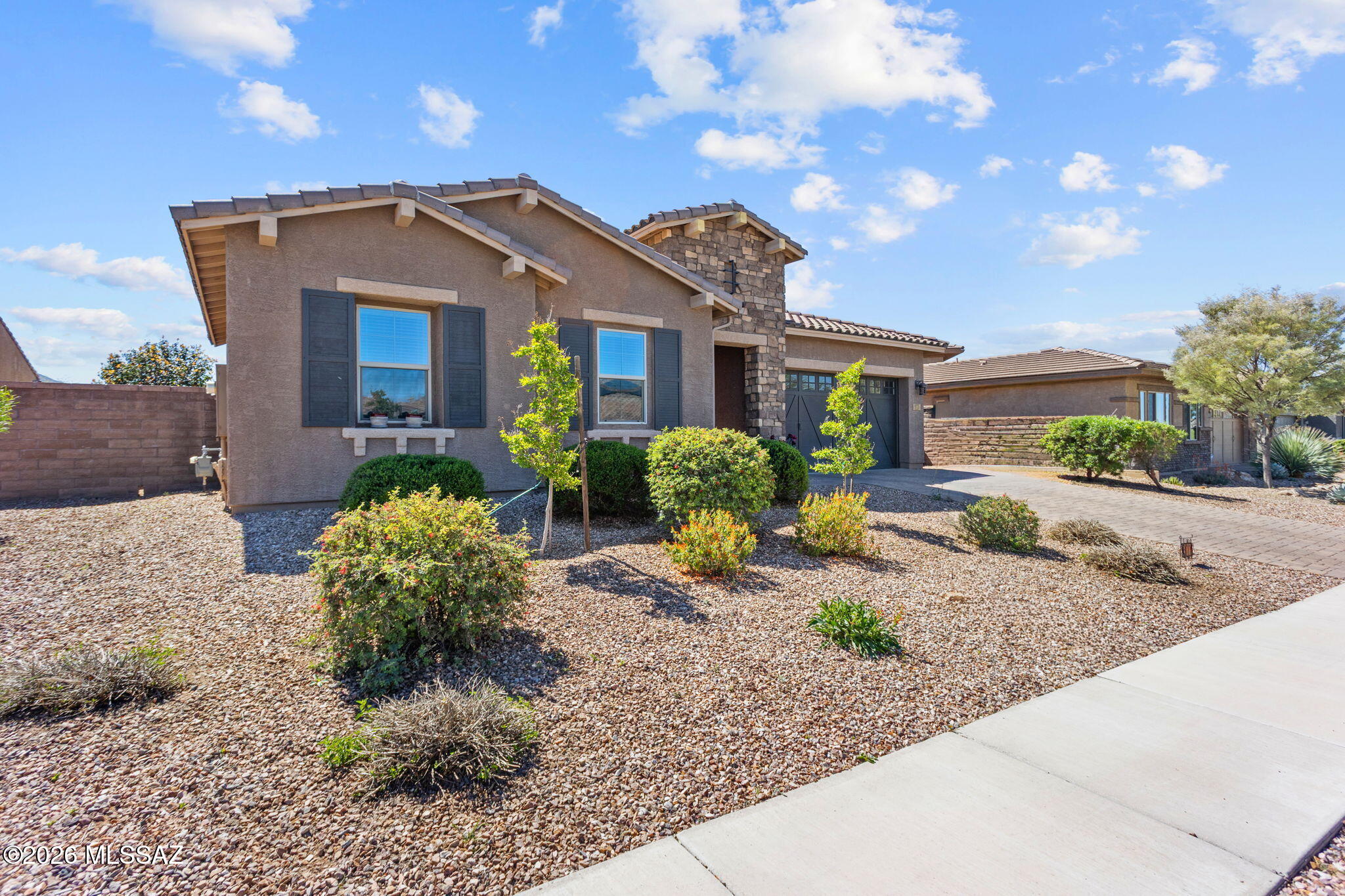 977 W Golden Barrel Court