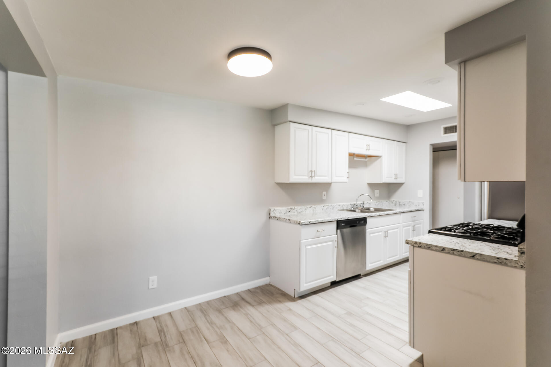 Vista Del Prado (1-274) - Residential Lease