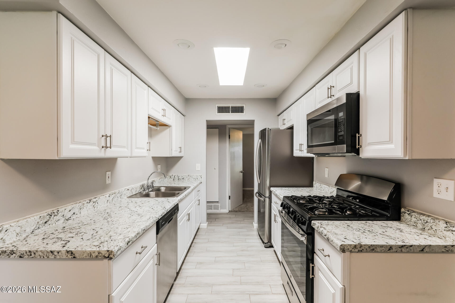 Vista Del Prado (1-274) - Residential Lease
