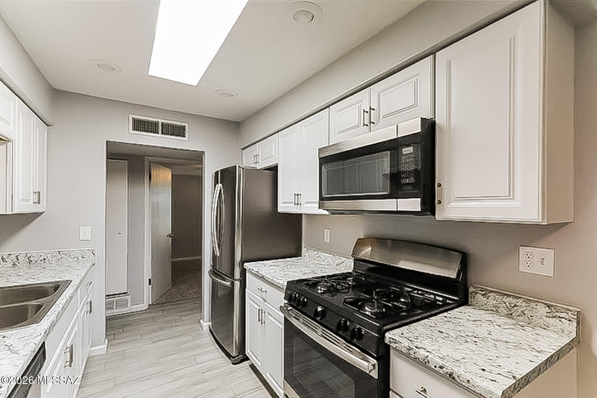 Vista Del Prado (1-274) - Residential Lease
