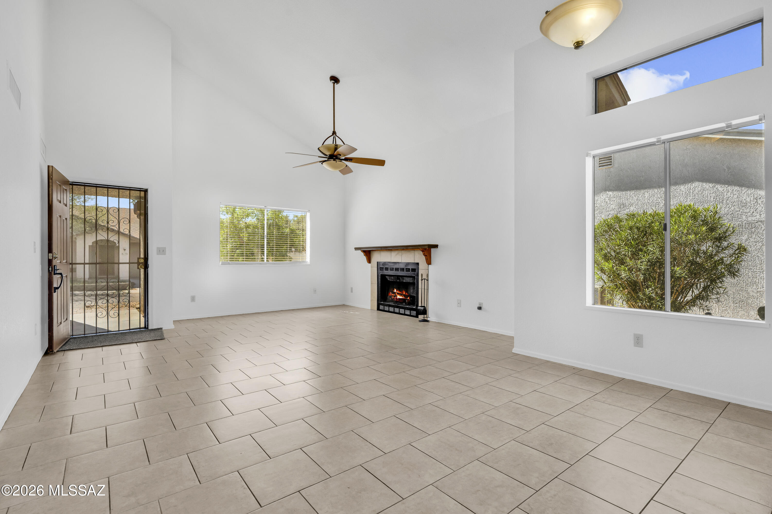 8179 N Streamside Avenue