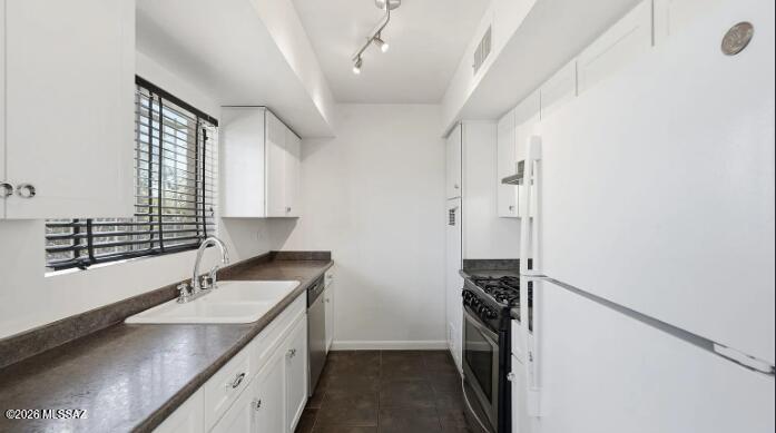 Amherst Club Condos (1-20) - Residential Lease