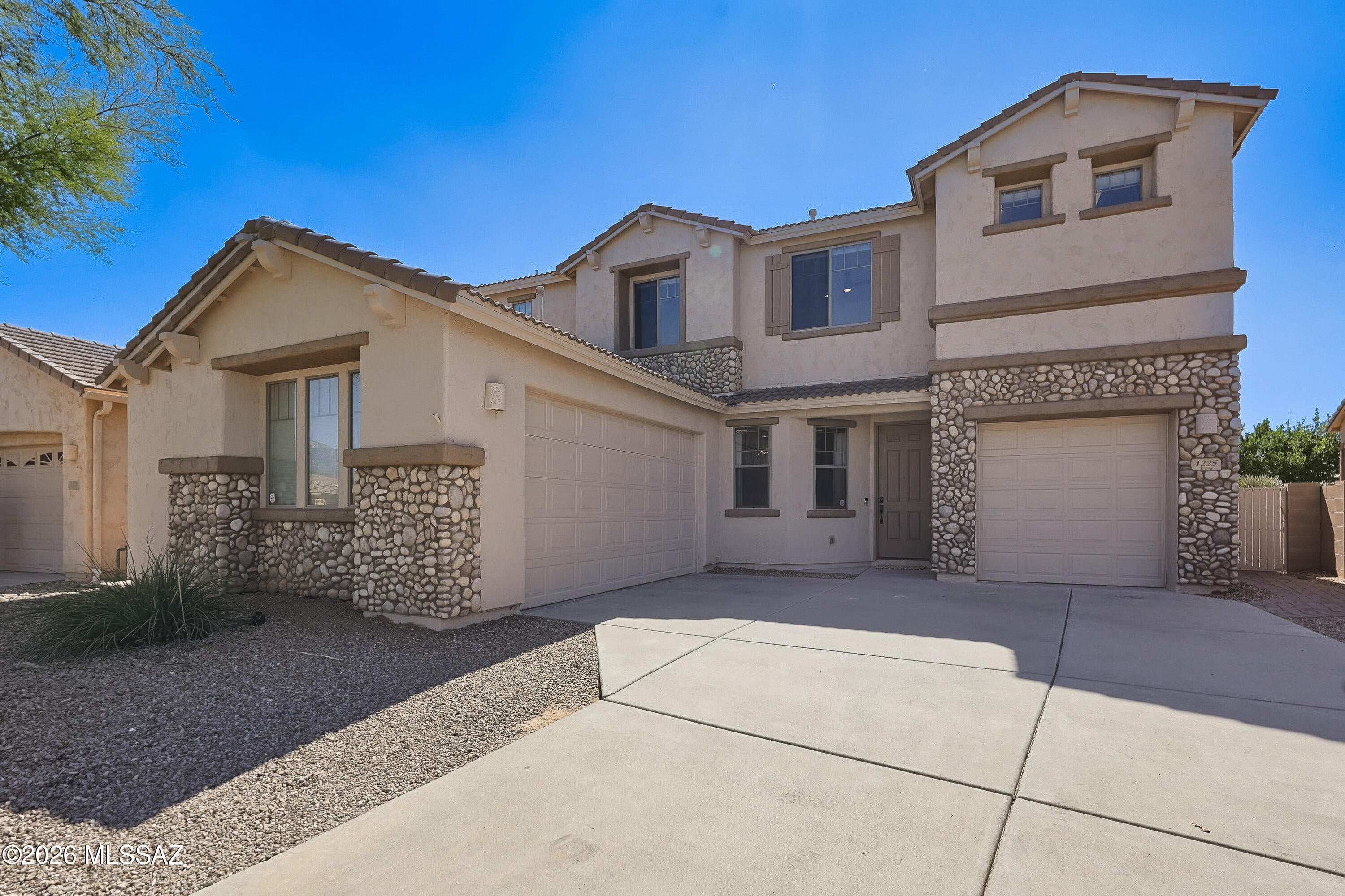1225 W Moodie Drive