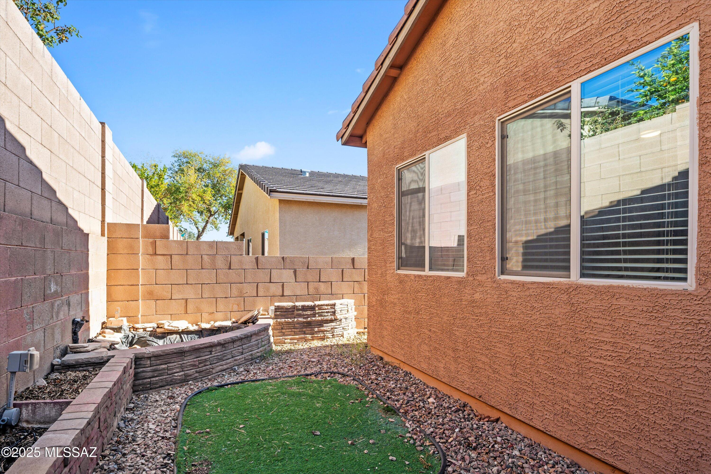 Countryside Manor (1-52) - Residential