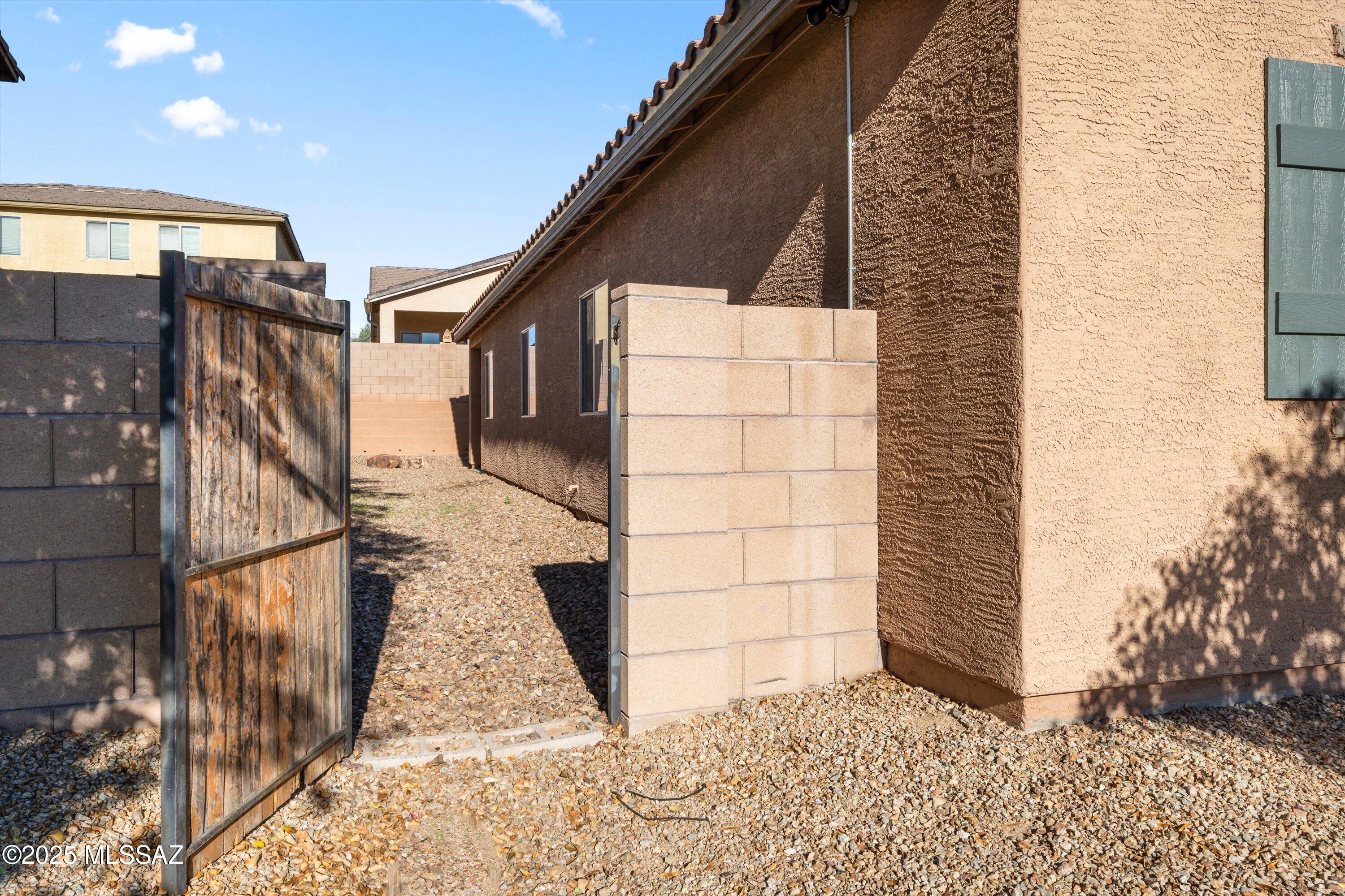 Countryside Manor (1-52) - Residential
