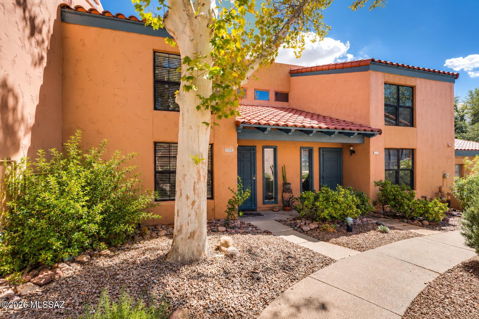 5334 N Calle Del Rocio N