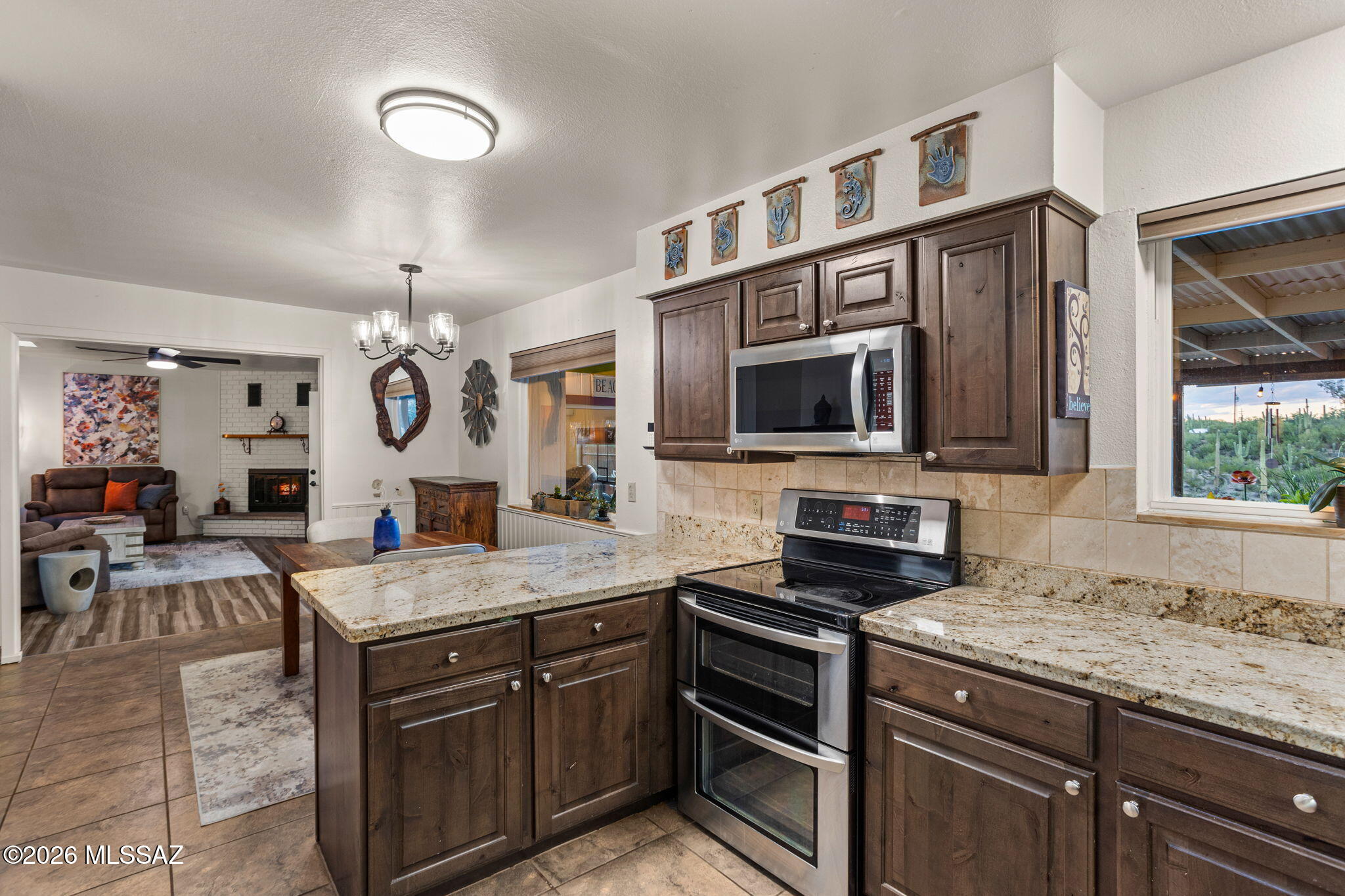 3044 W Avenida Cresta