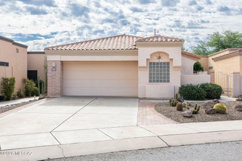 Photo of 352 N Royal Bell Drive, Green Valley, AZ 85614 (MLS # 22624668)